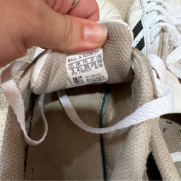 Adidas Superstar Classic Shell Toe Sneakers - Picture 2 of 8